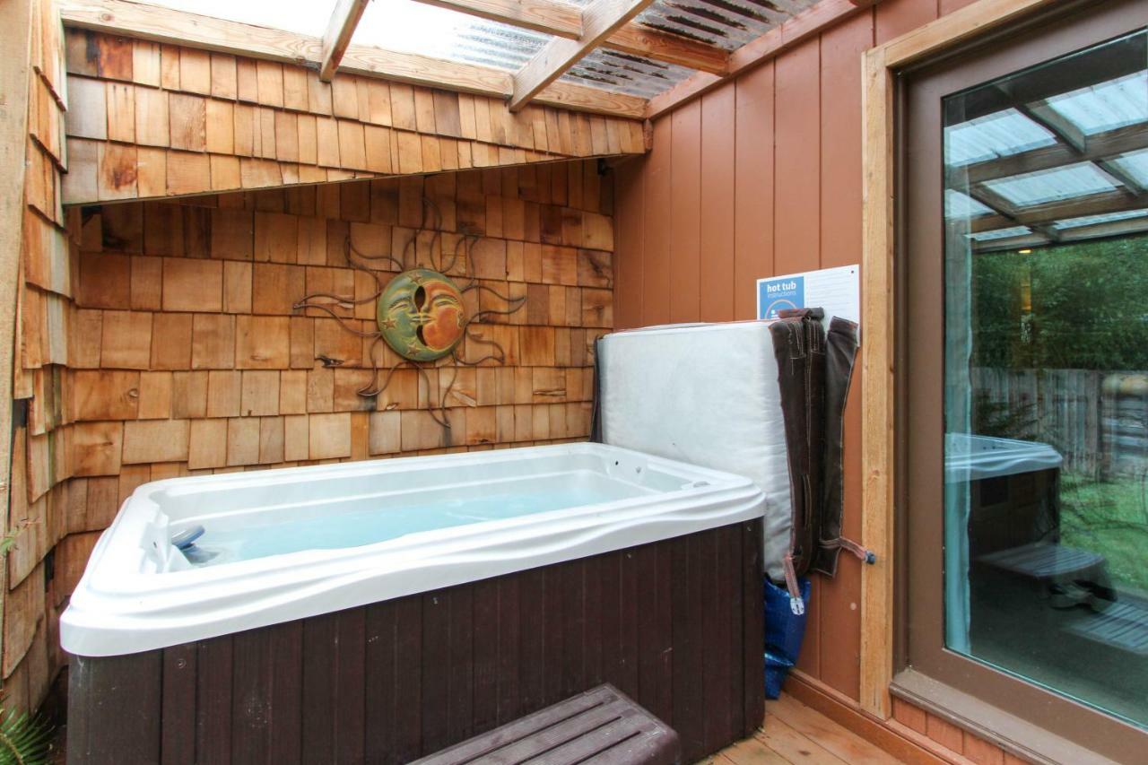 The Getaway Villa Tillicum Beach Exterior foto